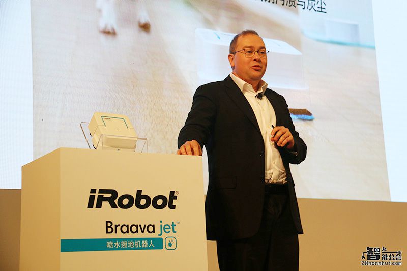 应对顽固污垢 iRobot针对中国家庭推喷水擦地机器人 智能公会