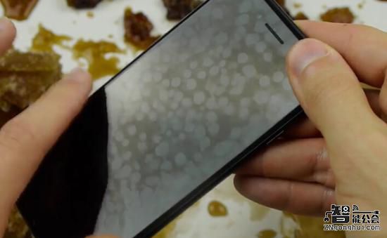 虐机达人：用iPhone7做一道冰镇可乐黑料理 智能公会