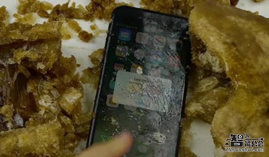 虐机达人：用iPhone7做一道冰镇可乐黑料理 智能公会