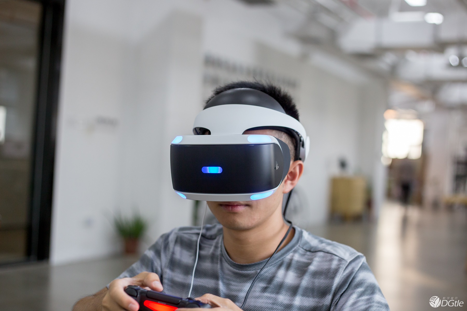 一面理想 一面现实  PlayStation VR深度体验 智能公会