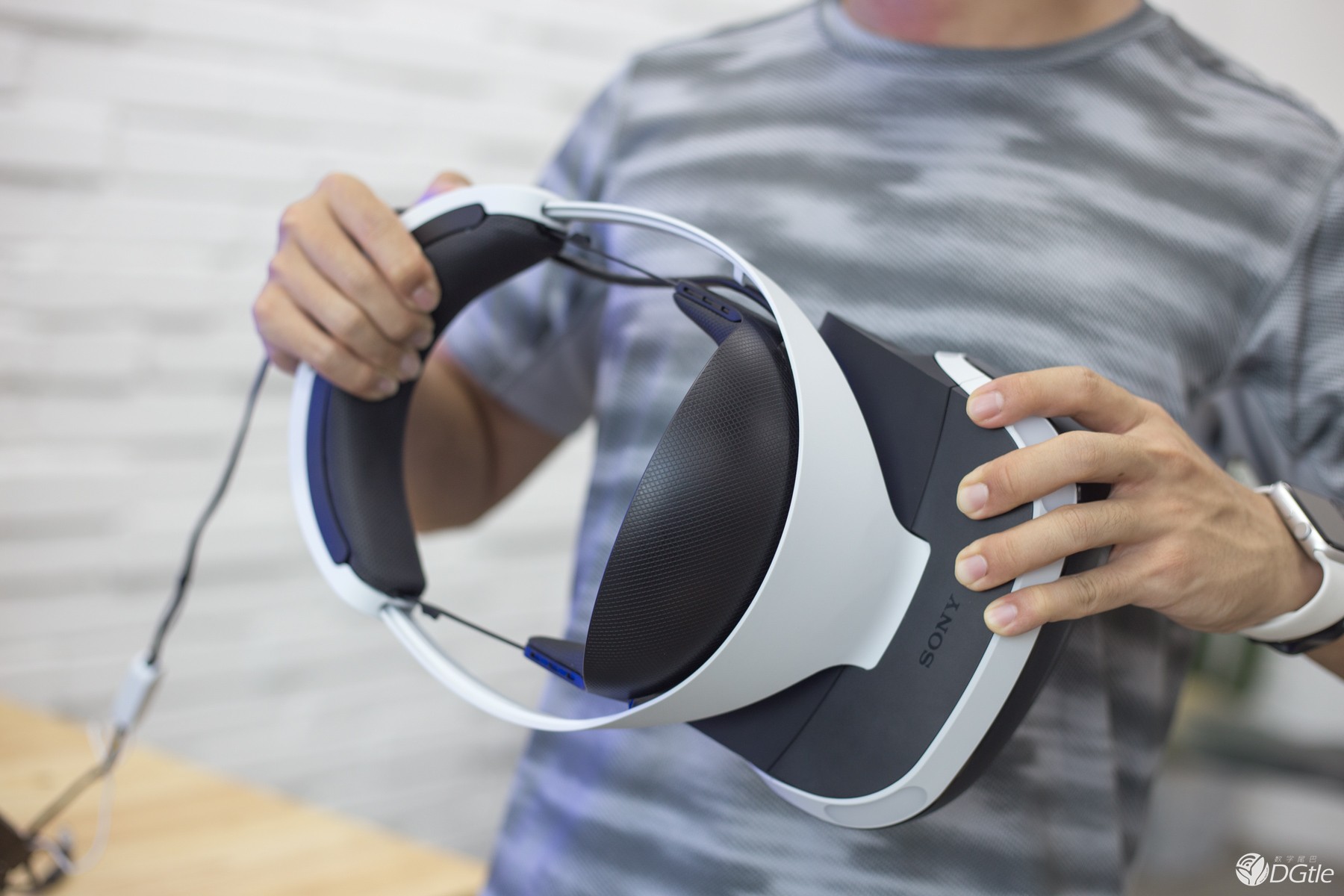 一面理想 一面现实  PlayStation VR深度体验 智能公会