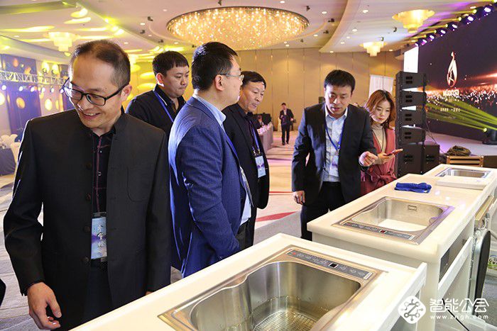 洗衣新境界·浣纱新体验：中国电动洗衣柜联盟在京成立 智能公会
