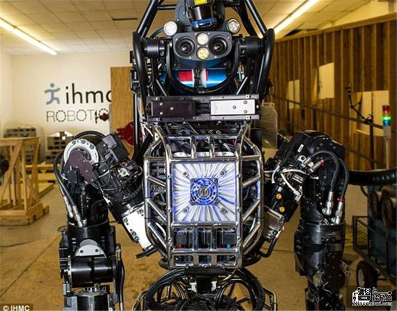 谷歌双足机器人做家务摆Pose 智能公会