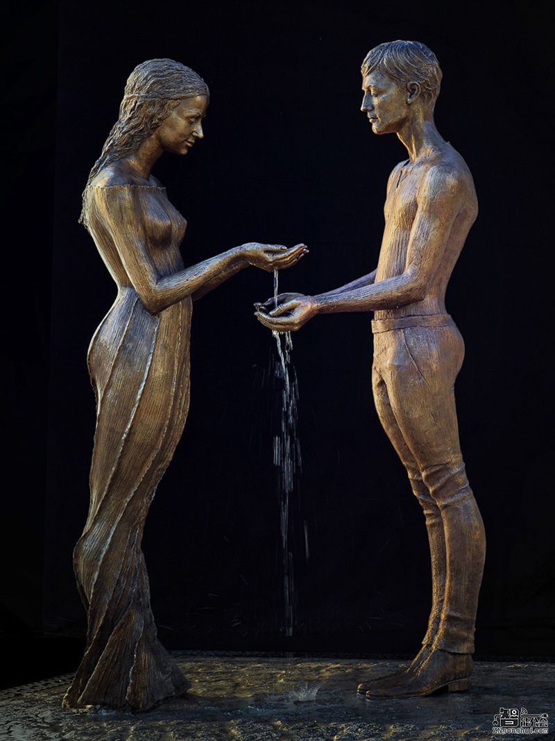 诚会玩的波兰雕塑家 将水元素与青铜完美的结合 智能公会