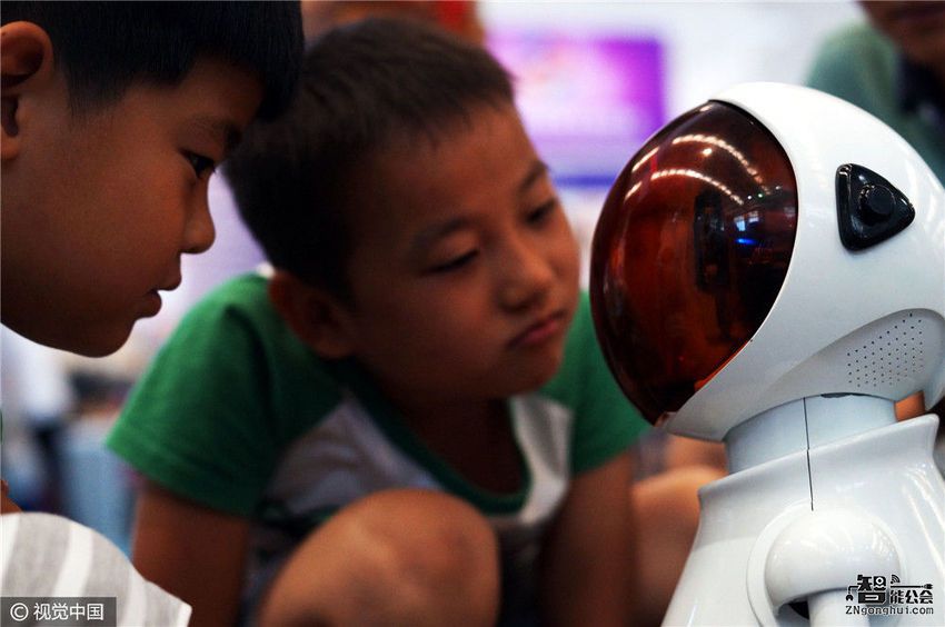 天津：智能家居机器人萌翻小朋友 智能公会