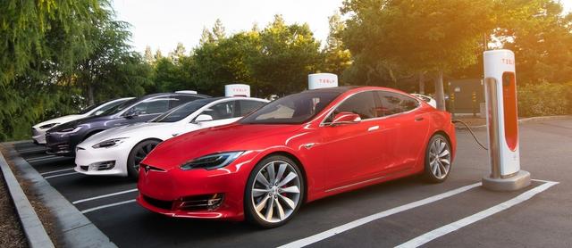 进化的Tesla:从首台车到Model3电池密度增30% 智能公会