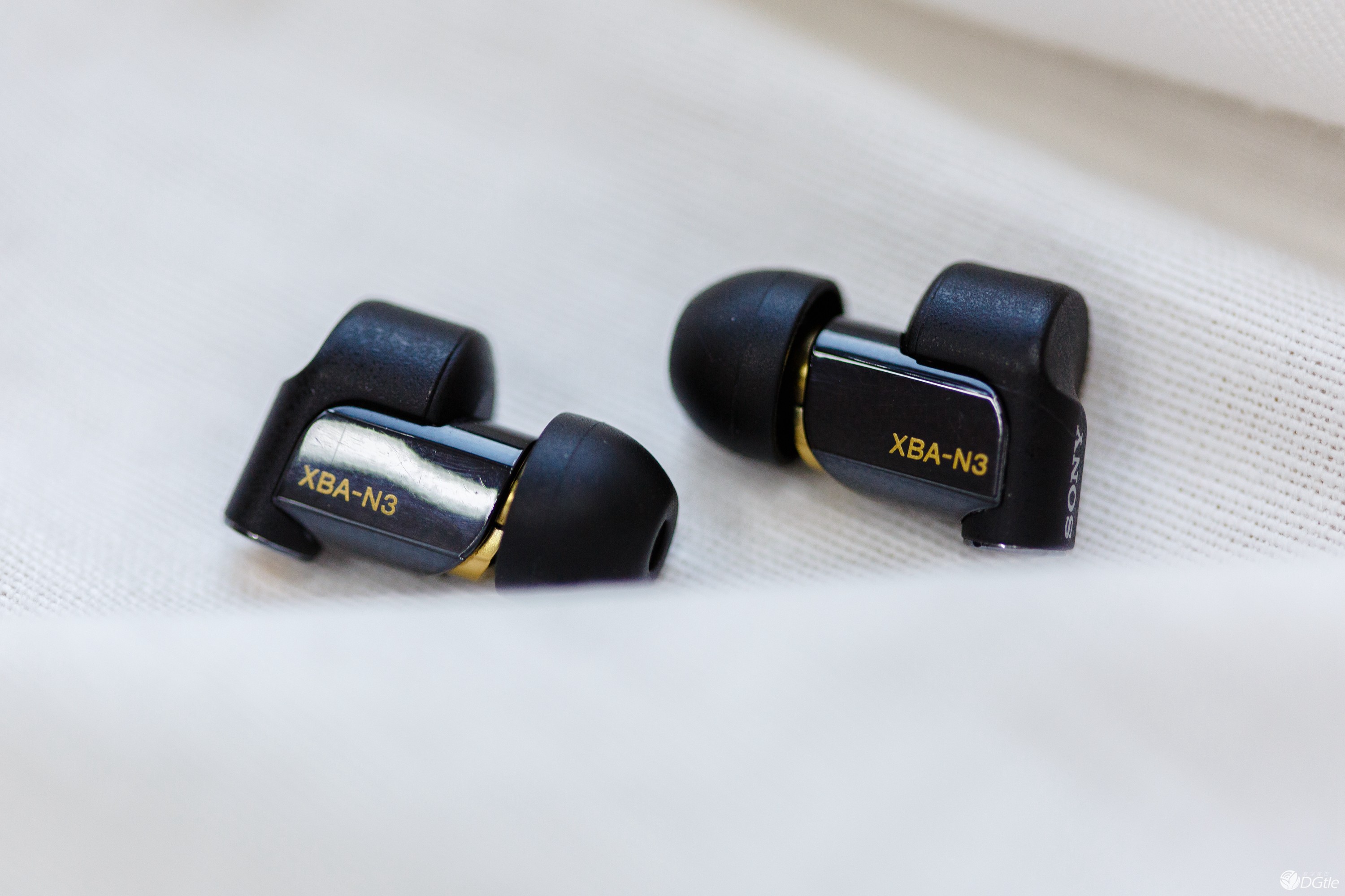 更小的体积 更佳的音质 索尼XBA-N3AP圈铁耳塞体验 智能公会