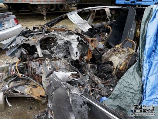 特斯拉驾驶员醉驾致死 家属指责电池组爆炸导致 智能公会