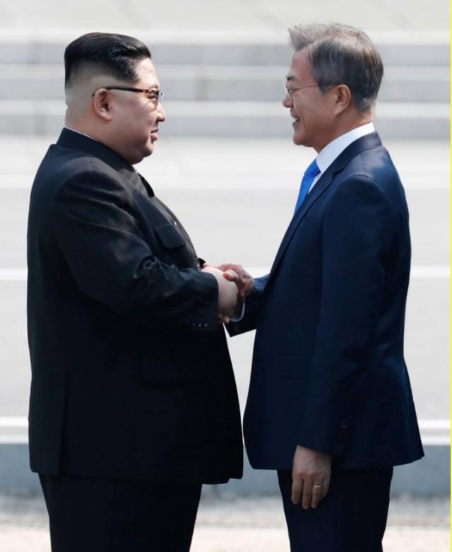 朝韩领导人都会晤了 不和新的楚河汉界碰个面么 智能公会