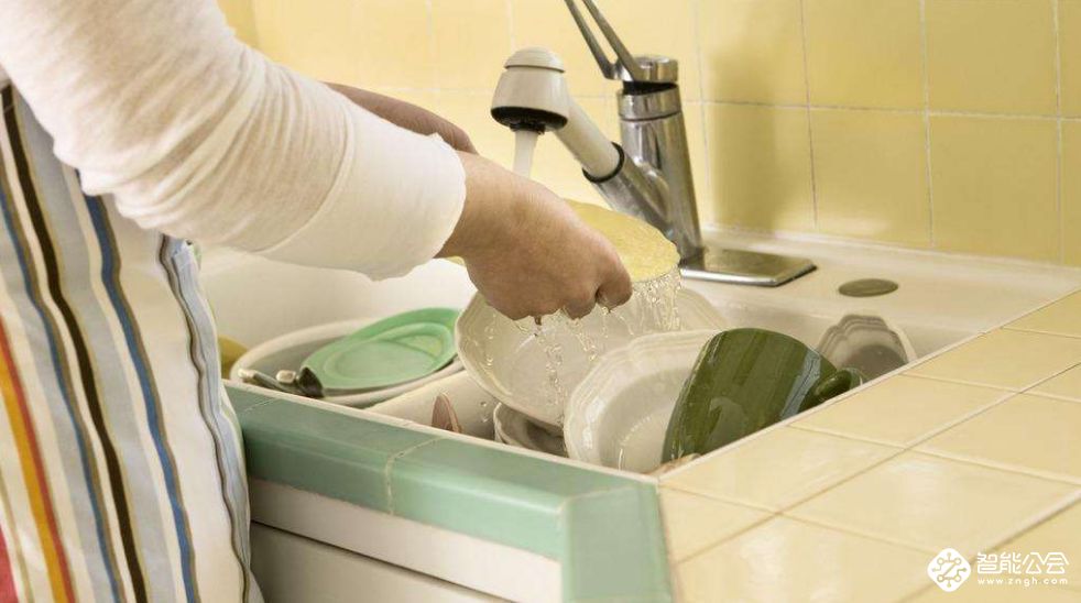 买不起洗碗机又想保护双手，手持洗碗神器了解一下 智能公会