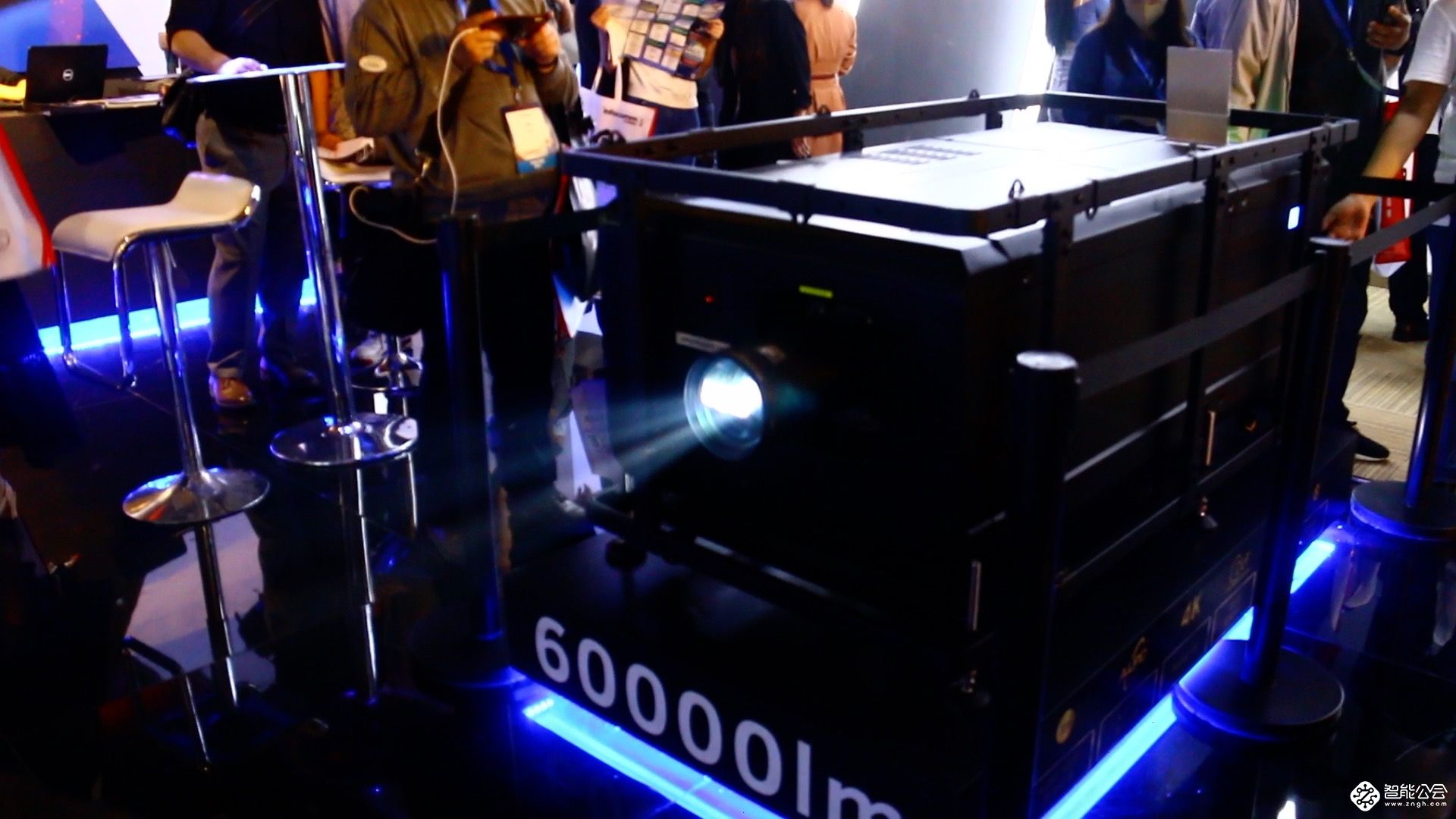 33000流明！ 光峰科技工程机新品T系列重磅亮相北京IFC 智能公会