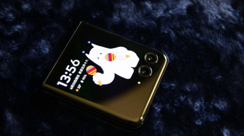 全系标配实用4寸大外屏 联想moto razr 50 Ultra AI元启掀旗舰小折叠普及风