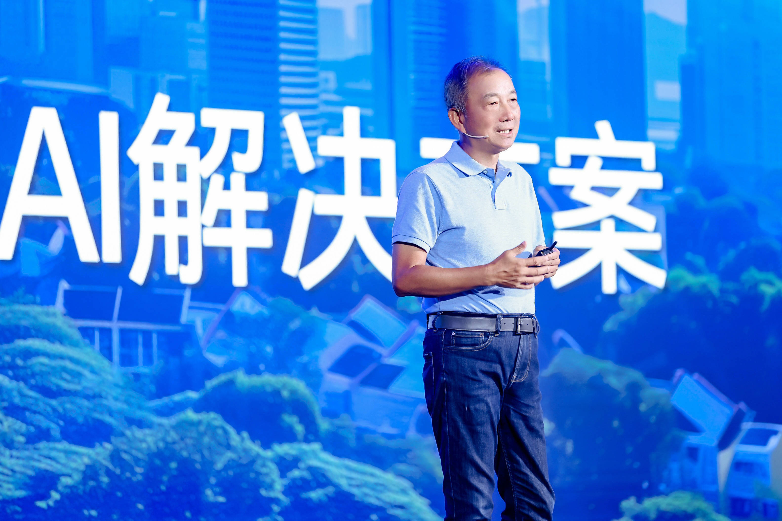 惠普AI PC全场景AI解决方案重磅发布， AI一步到位，智能触手可及 智能公会