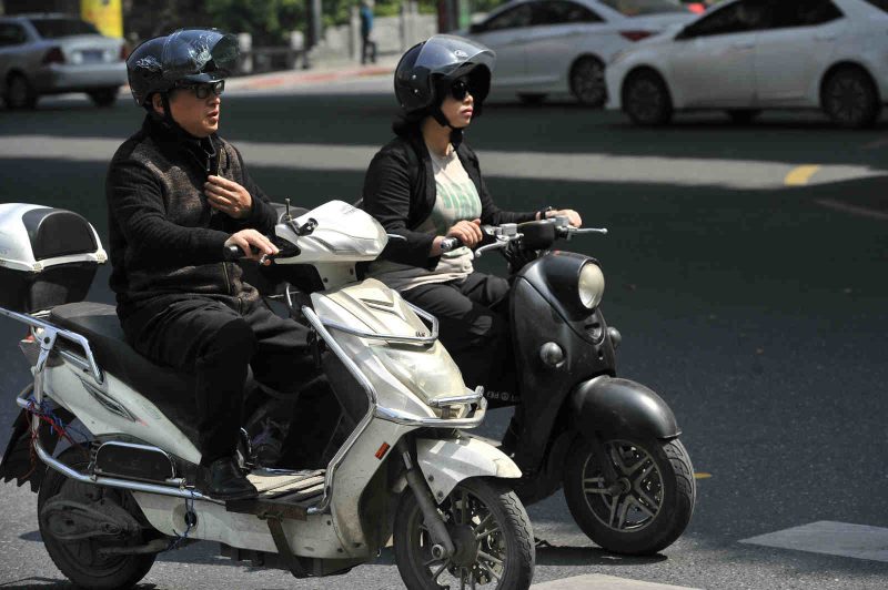 电动车一夜入冬！三座大山压垮“小电驴”，谁还愿意当韭菜？ 智能公会