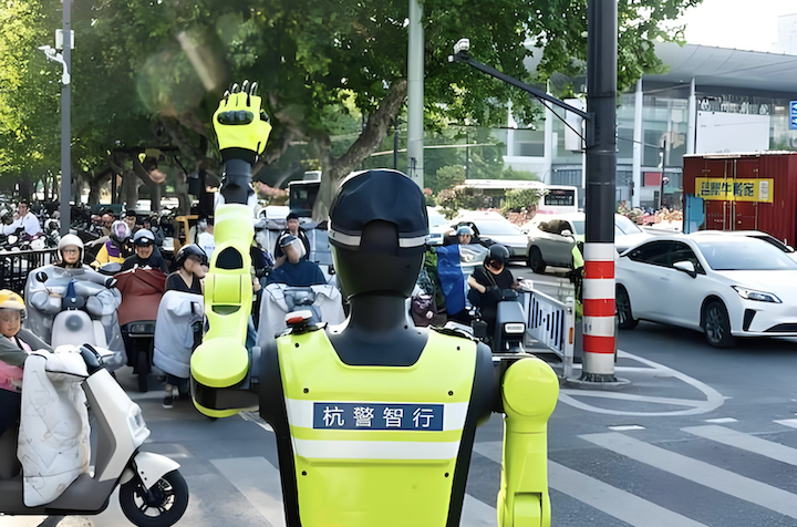 流动的秩序  当具身智能成为城市交通的“第七感” 智能公会